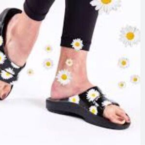 Oofos Slides